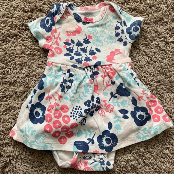 Carter’s Set of 2 Sunsuit/Dress Onesie Outfits - Picture 4 of 6